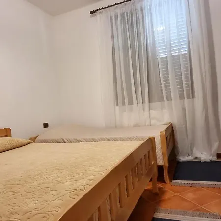 Bezhani Villa Golem (Tirana)
