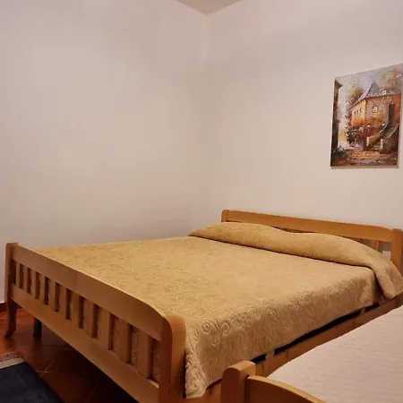 Villa Bezhani Golem (Tirana)