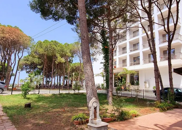 Bezhani Golem (Tirana)